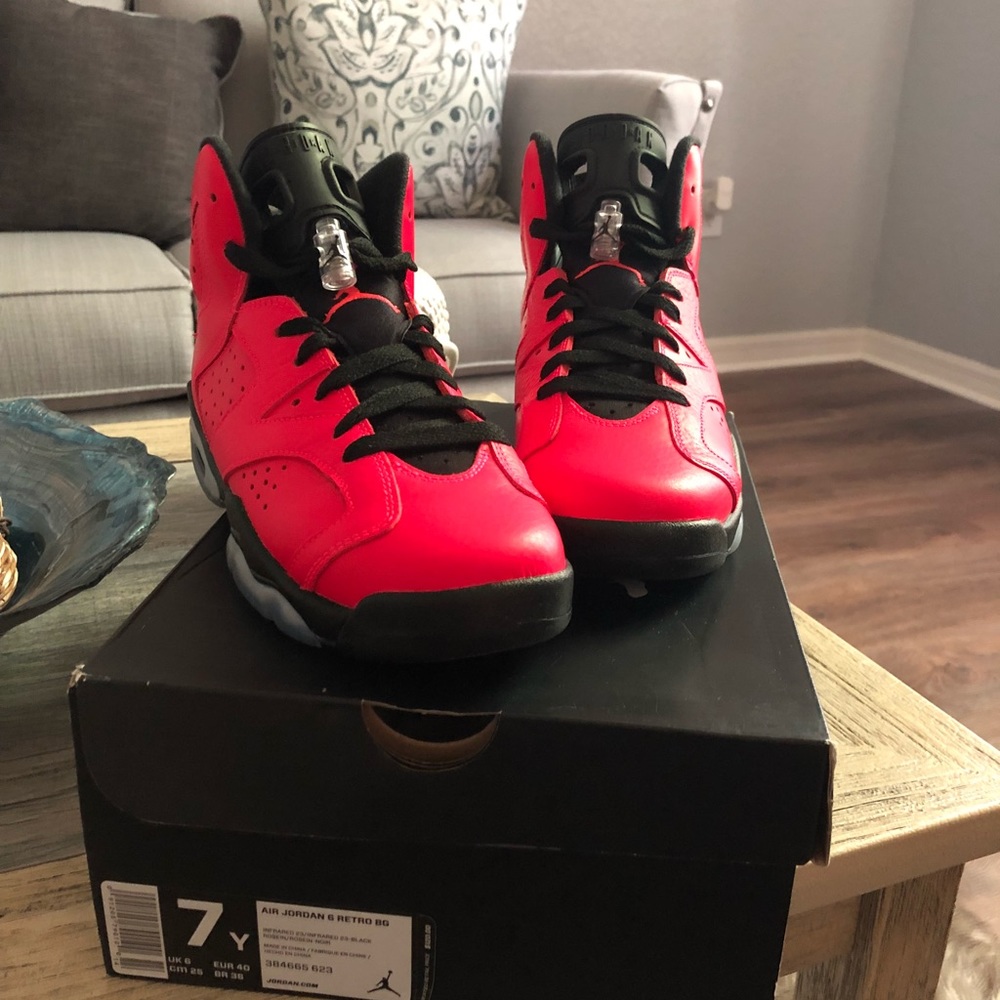Jordan Retro 6 Infrared 23 (Toro) VNDS